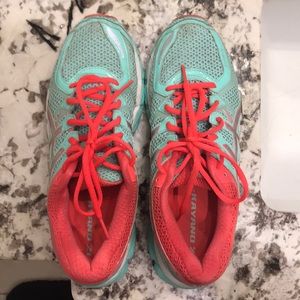 Women’s Size 9.5 Asics angel Kayano 21